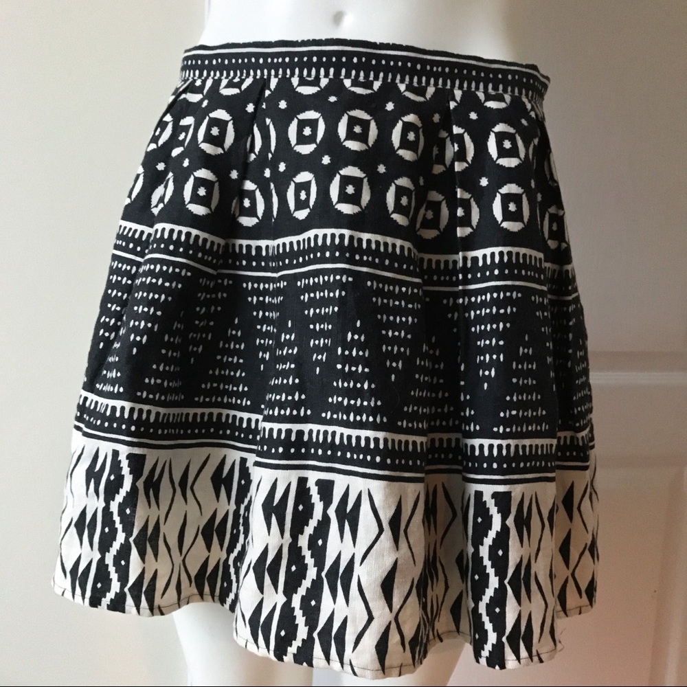 Forever 21 Black White Tribal Print Skirt 27 4