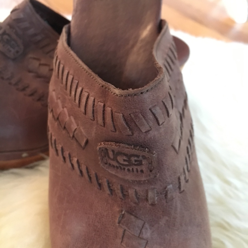 UGG Vivica Clogs size 6