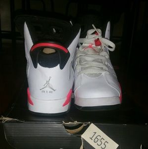 Jordan infared 6s size 6