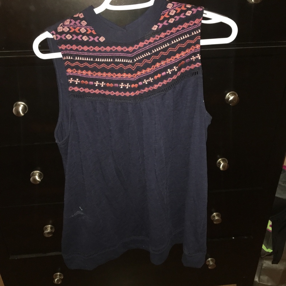 Navy blue top w/ pretty details