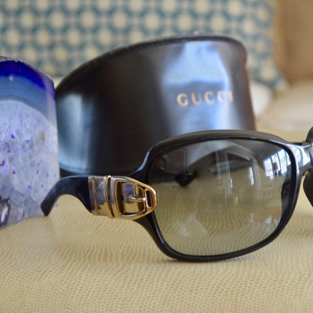 GUCCI Oversized Black Buckle Sunglasses