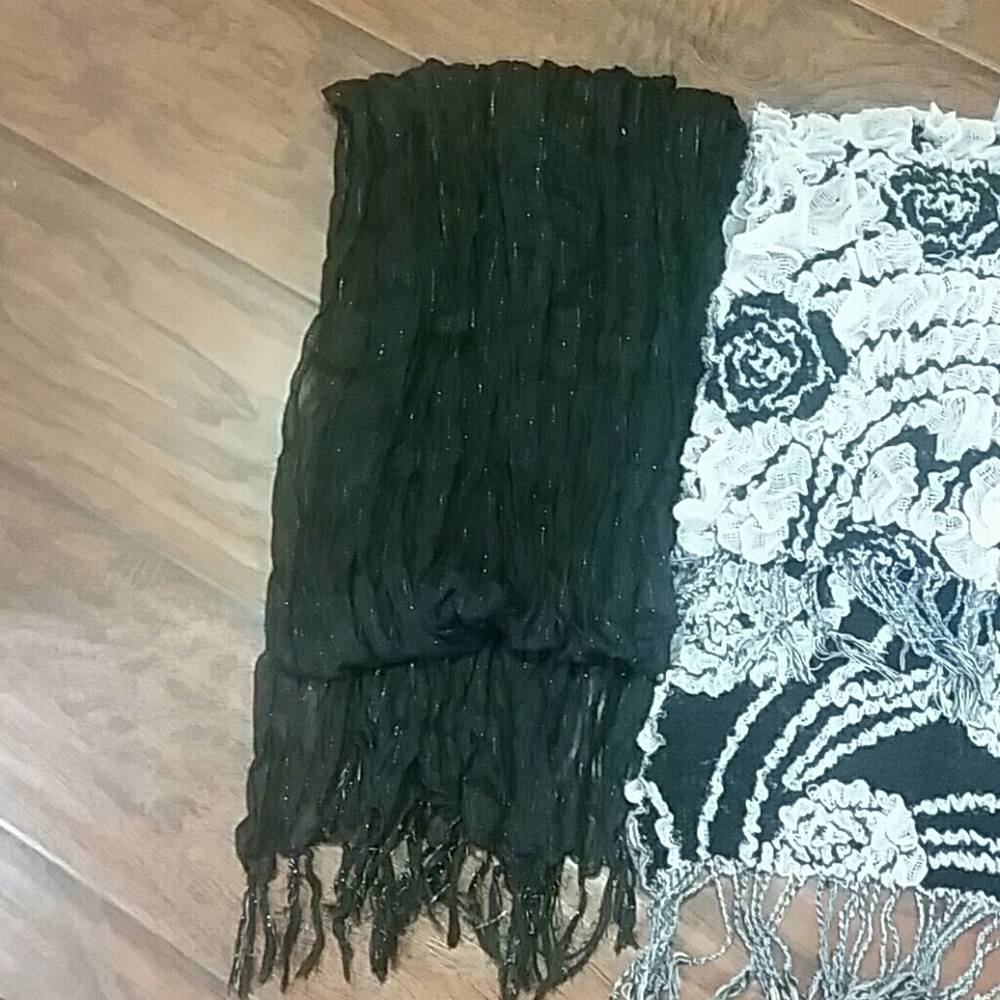 2 Scarves - Picture 2 of 4