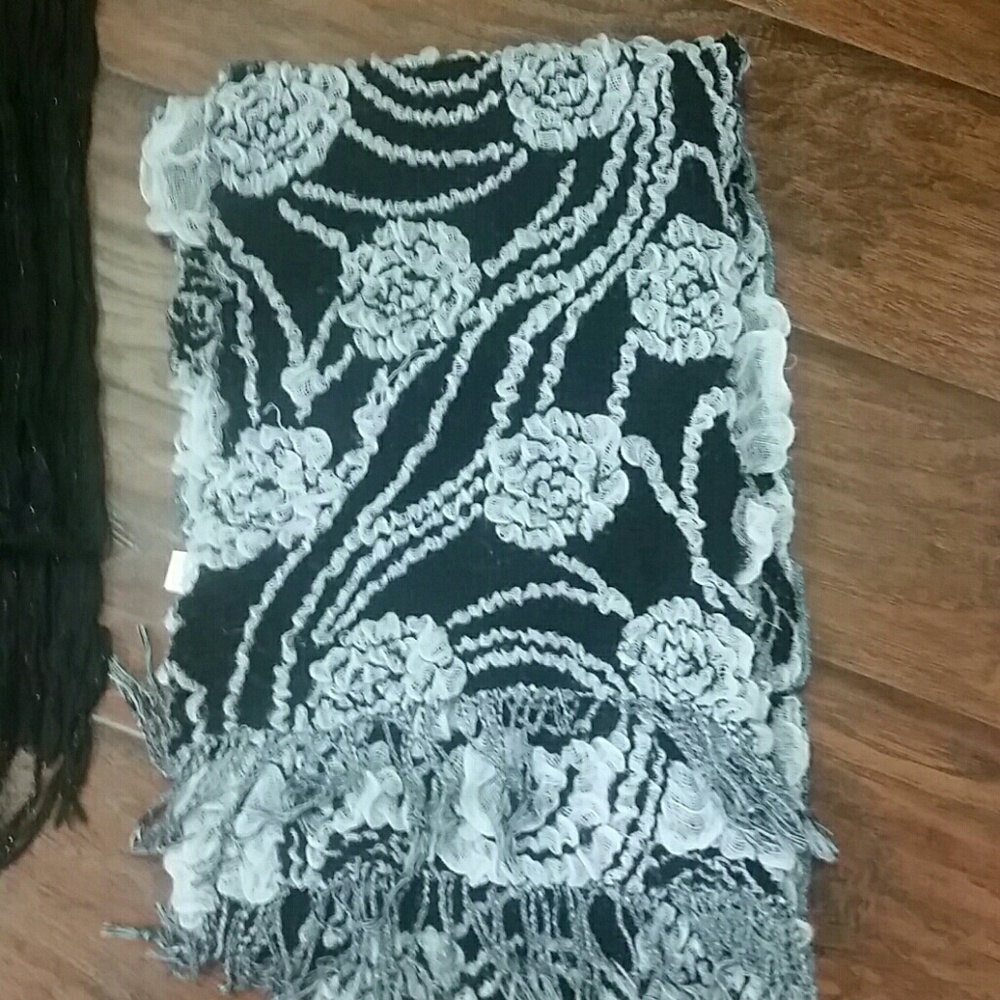 2 Scarves - Picture 3 of 4