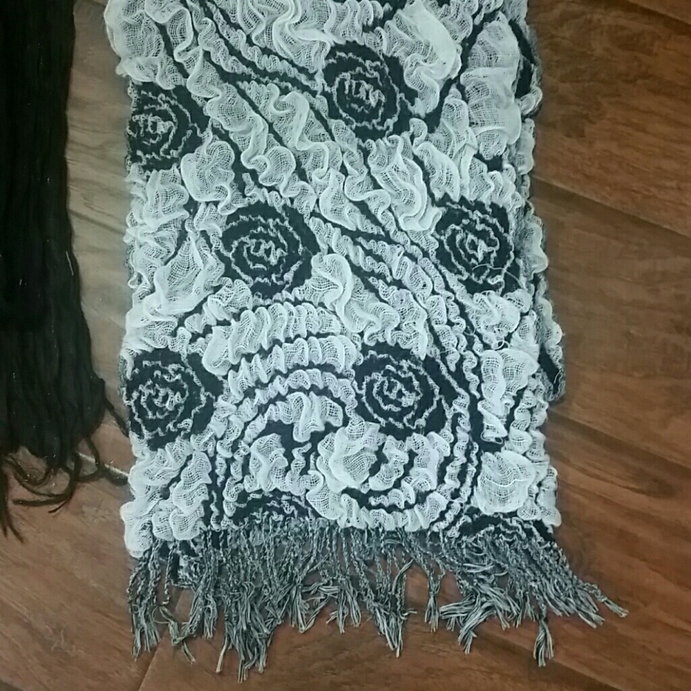 2 Scarves - Picture 4 of 4