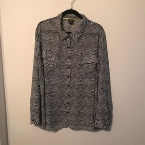 Plus Size Torrid 3 zig zag button down blouse