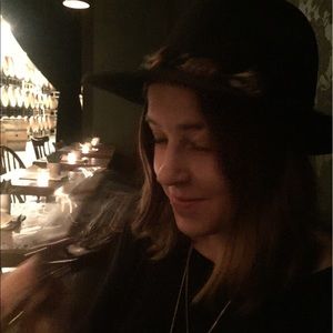 Meet your Posher, Carly