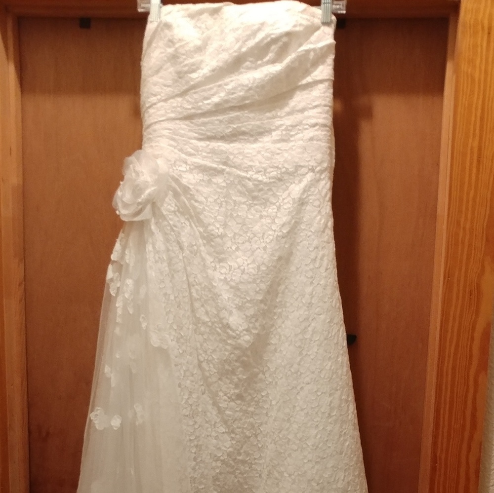 Strapless wedding dress