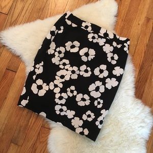 Ann Taylor Loft Black and white skirt size 8