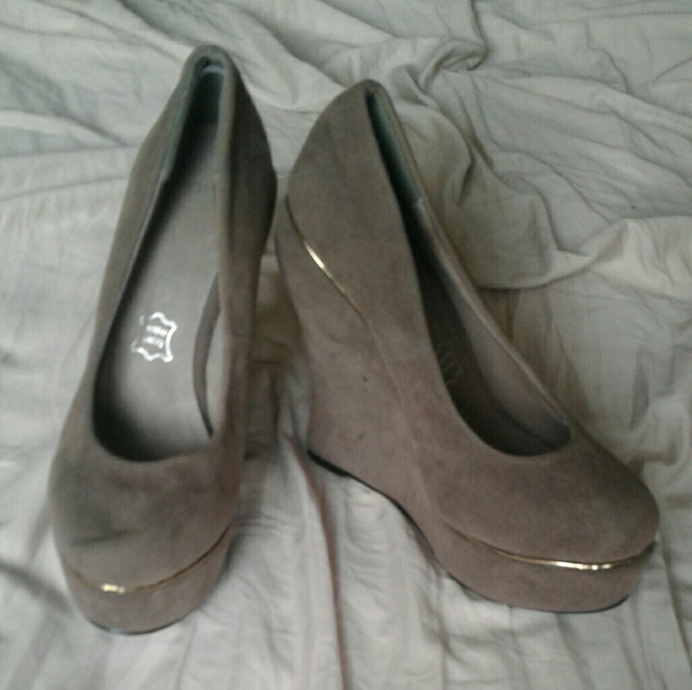 Novo Platform Wedges.
