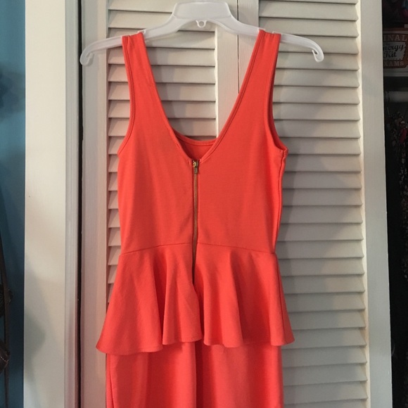 Pink Peplum Dress - Picture 4 of 8