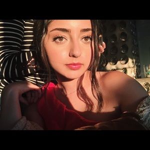 Meet your Posher, Rena