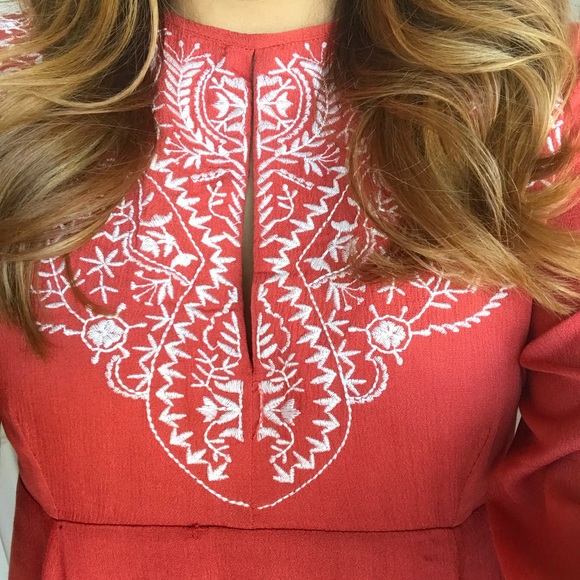 Bohemian Embroirdered Keyhole Dress - Picture 7 of 8