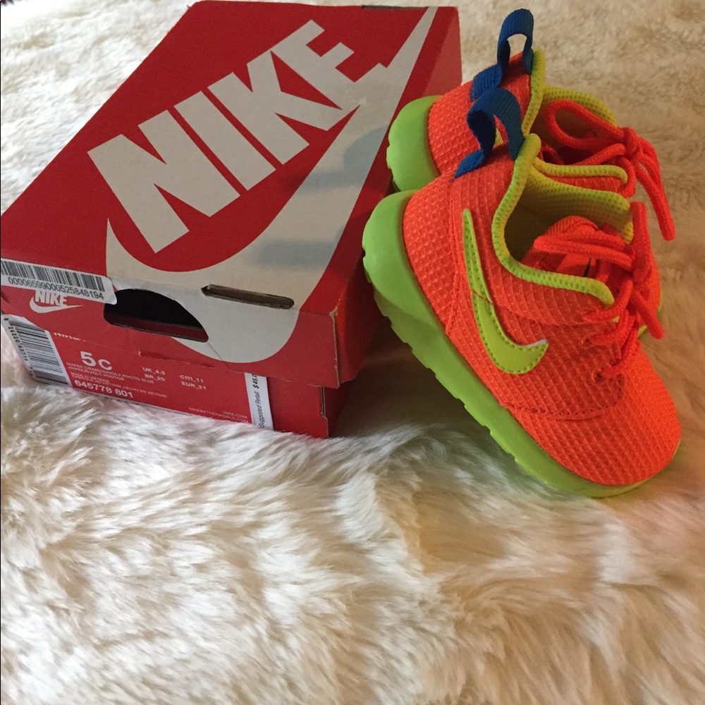 Brand new Nike Rosherrun!