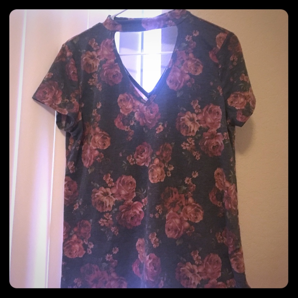 Shortsleeve choker neck Rose shirt