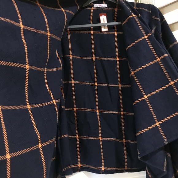 Size Small left!’ Plaid Woven Draped Open Jacket. - Picture 6 of 8