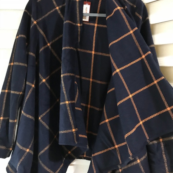 Size Small left!’ Plaid Woven Draped Open Jacket. - Picture 3 of 8