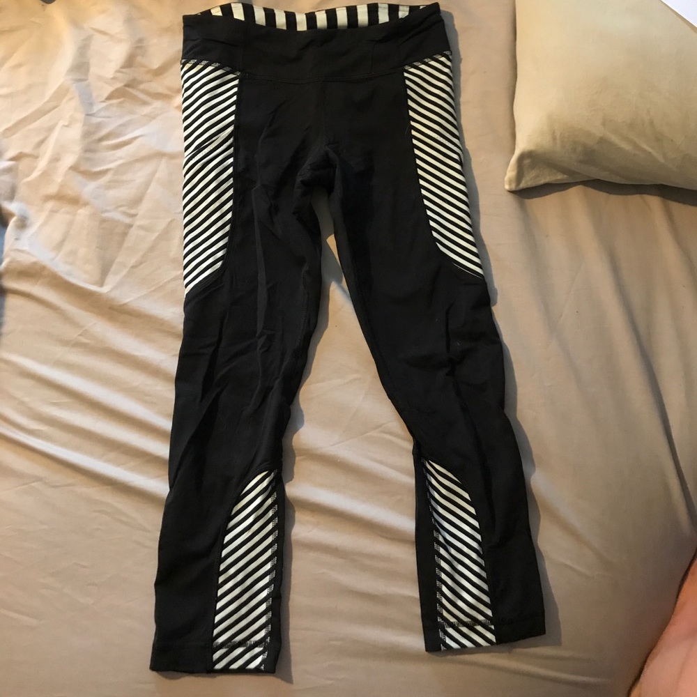 Lululemon capris. Pockets on the sides. Size 6