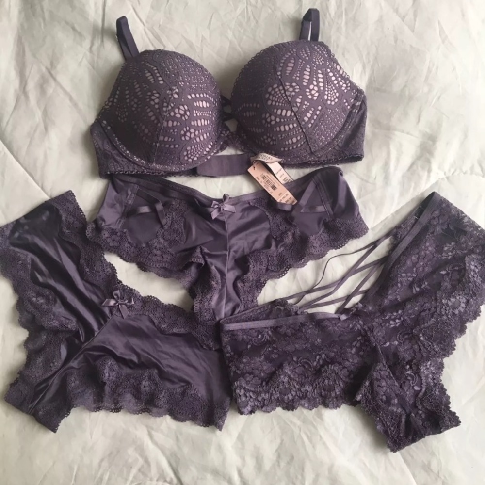 NWT Victoria's Secret Strappy Set 34C/S