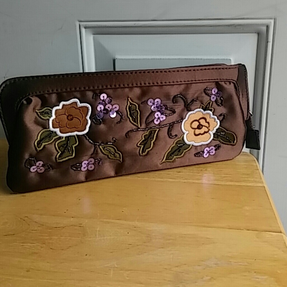 NWOT clutch.