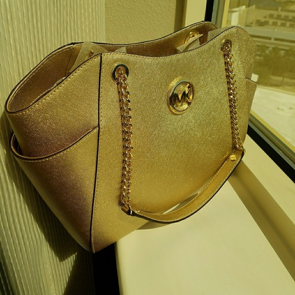 ☇SOLD☇Michael Kors Jet Set Travel Tote in Gold - Picture 4 of 6