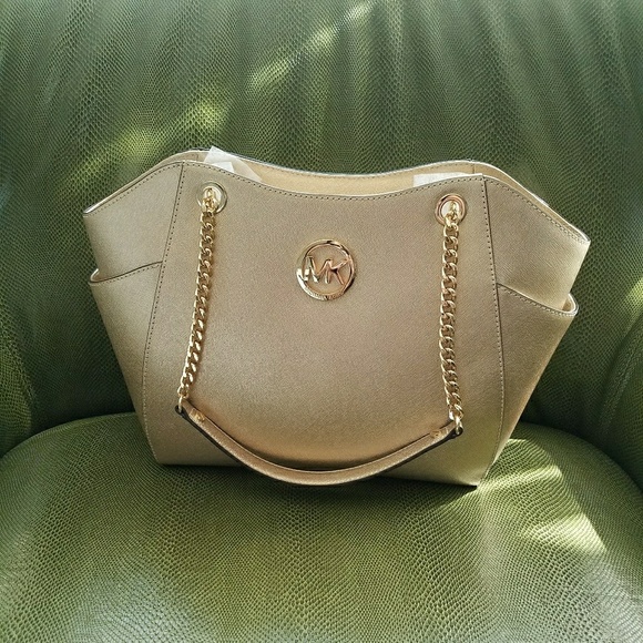 ☇SOLD☇Michael Kors Jet Set Travel Tote in Gold - Picture 2 of 6