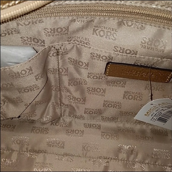 ☇SOLD☇Michael Kors Jet Set Travel Tote in Gold - Picture 5 of 6