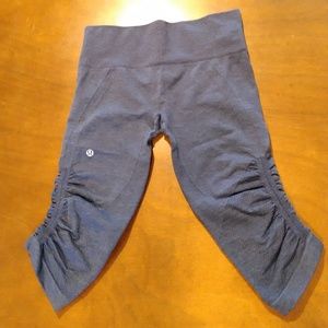 Lululemon "IN THE FLOW" Capri Size 6