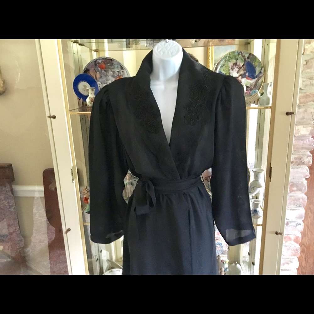 VINTAGE VICTORIA'S SECRET BLACK LONG SHEER ROBE - Picture 2 of 4