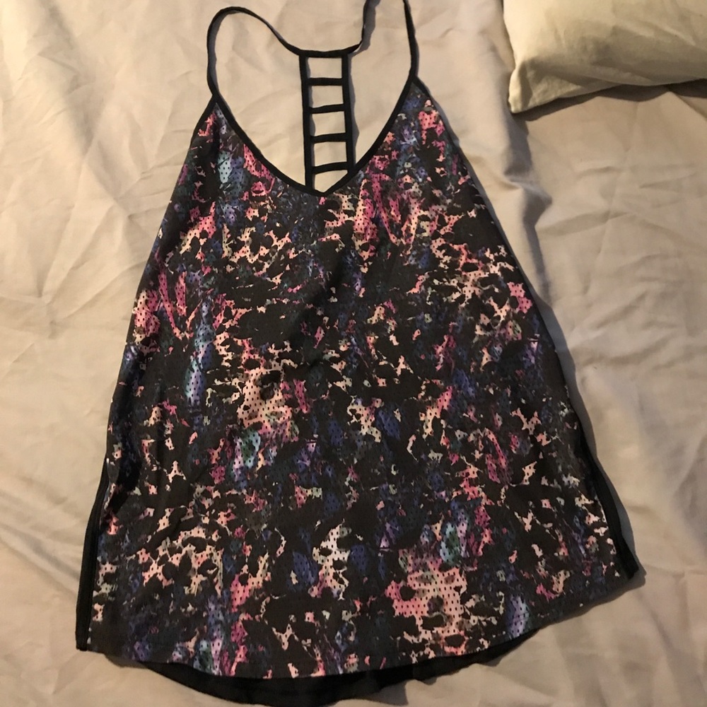 Lululemon size 6 tank. Excellent condition.