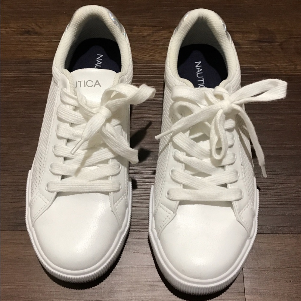 Nautica white shoes with hologram detail