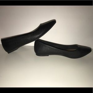 Christian Siriano Texture Black Flats Size 7W