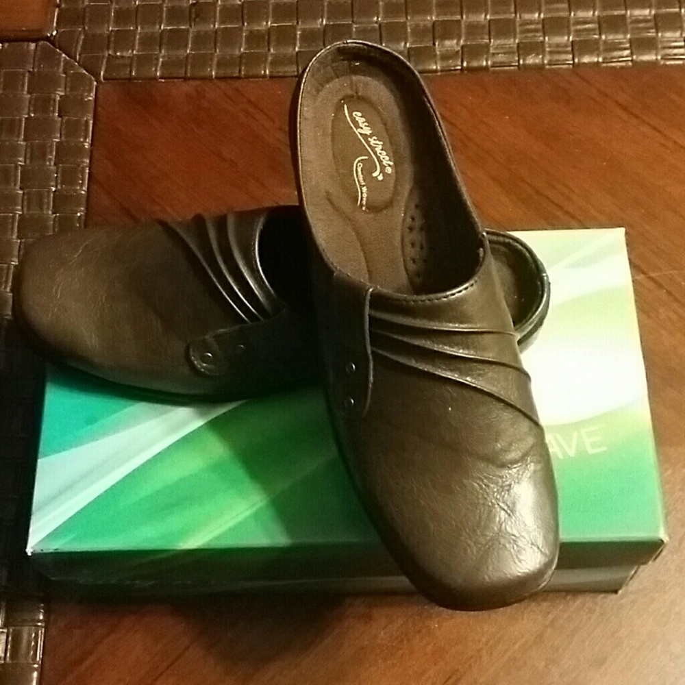 Easy Street Comfort Wave Leather Slide Shoe