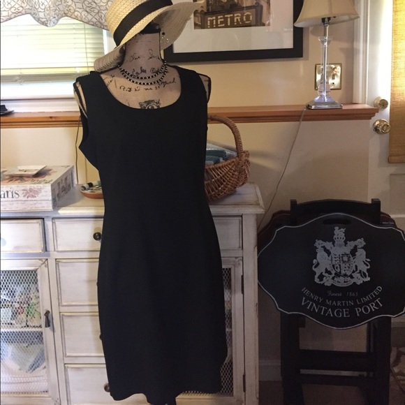 Black cocktail dress - Picture 2 of 5