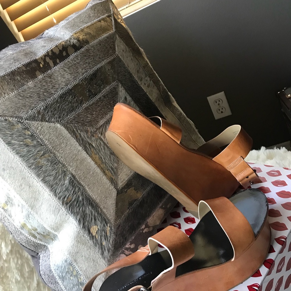 Wedge sandal Vera Wang tan