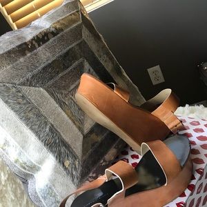 Wedge sandal Vera Wang tan