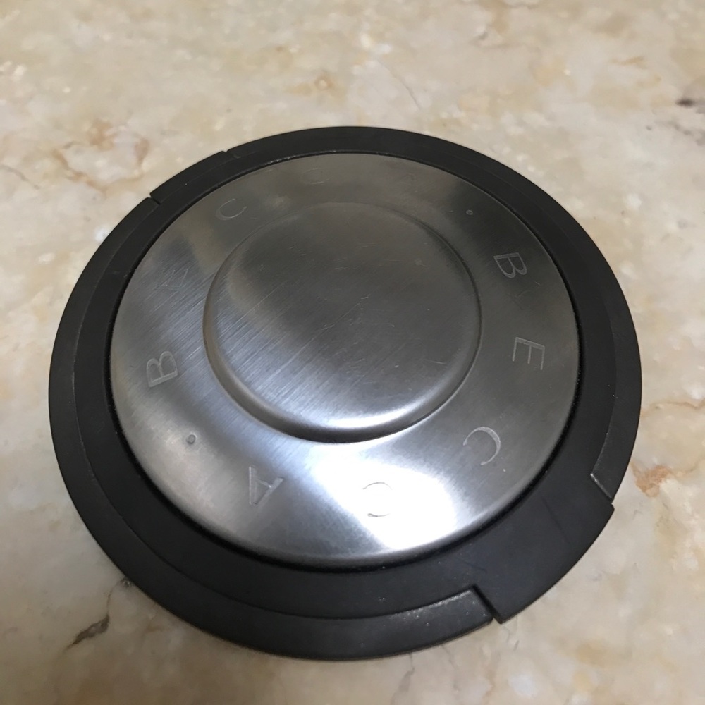 Becca X Jaclyn hill champagne pop highlighter