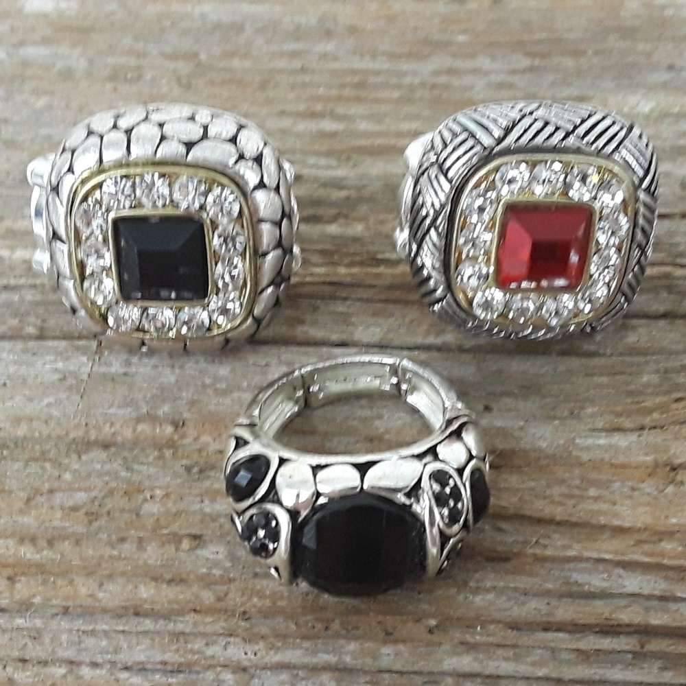 3 nice stocking stuffer stretch rings NWOT