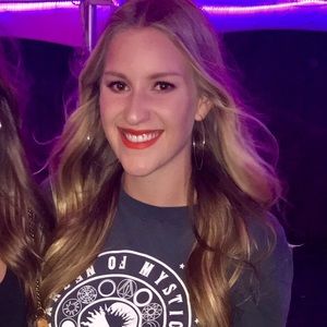 Meet your Posher, Elizabeth