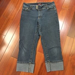 Stretchy denim capris