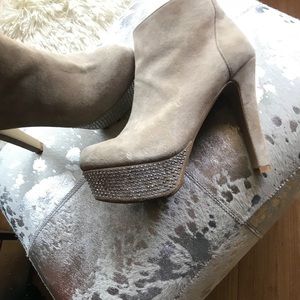 Tan boot with bling