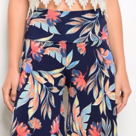 PRINTED WIDE LEGGED PANTS - Picture 3 of 3