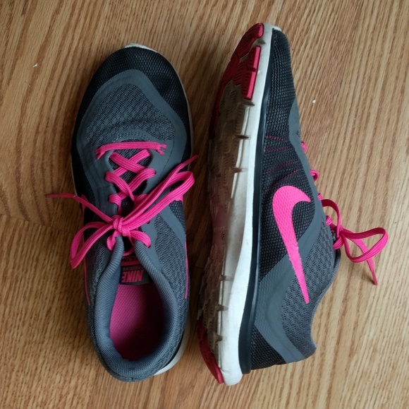 Nike Shoes - Gray & Pink Nike Sneakers 5.5 Shoes Athletic