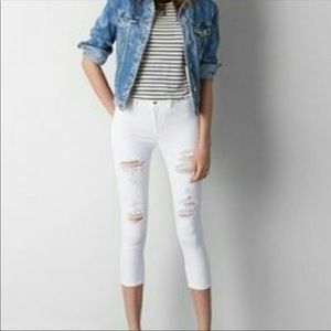 Ripped AE white cropped jeans