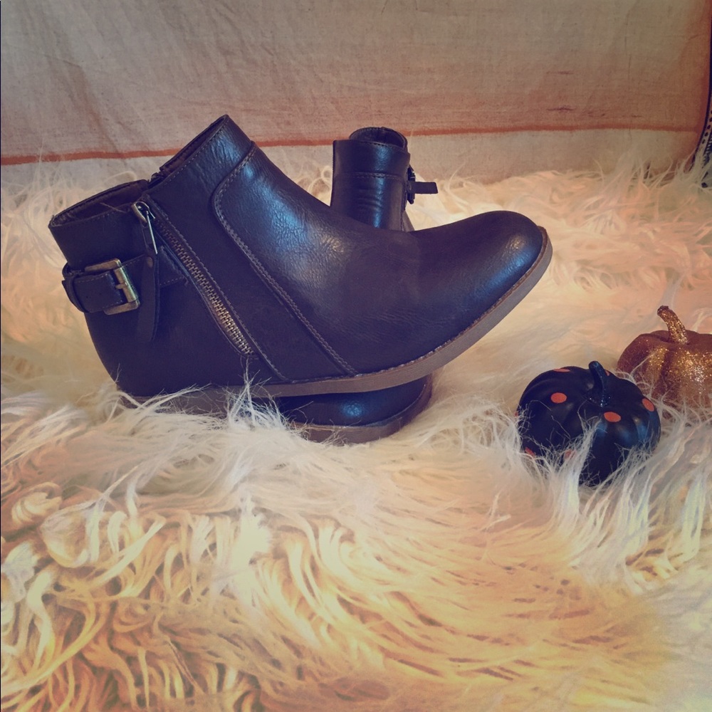 Brown ankle boots!