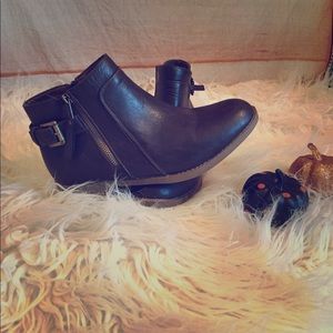 Brown ankle boots!