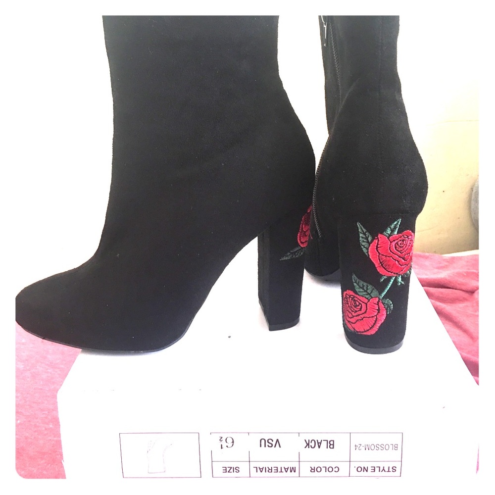 Black boots - Picture 1 of 4