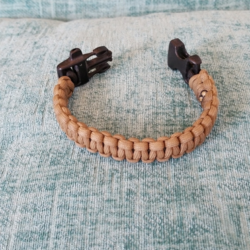 Paracord bracelet