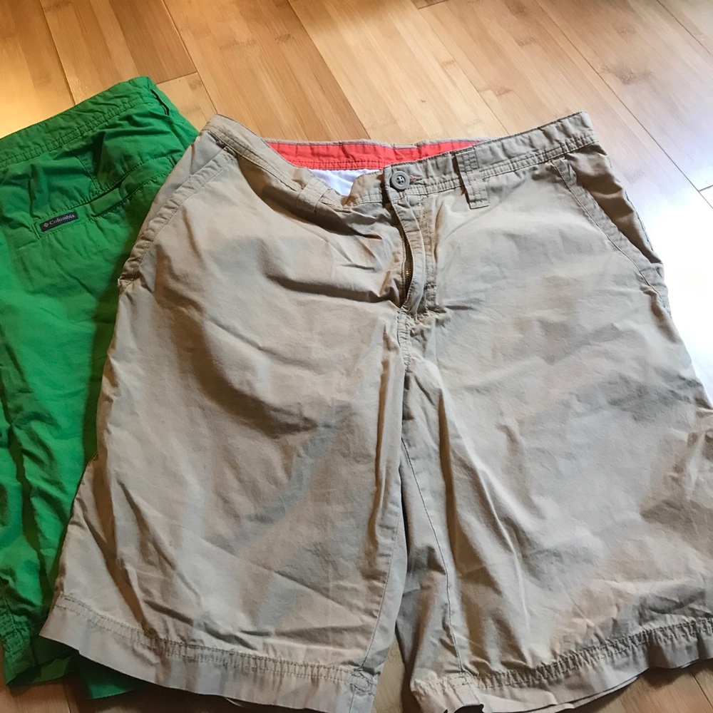 Columbia size 34, 2 set men's shorts
