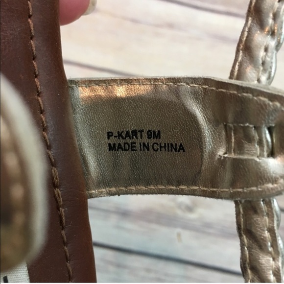 SOLD ☂️Sz 9M Steve Madden Gold Gladiator Sandals - Picture 3 of 8