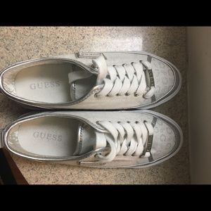 Women’s guess sneakers size 7